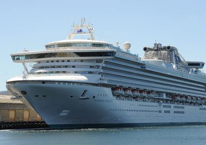 إصابة 3 إسرائيليين محتجزين في سفينة سياحية بفيروس كورونا