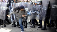 تظاهرات حاشدة بعد جريمة قتل شابة بشكل وحشي