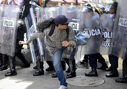 تظاهرات حاشدة بعد جريمة قتل شابة بشكل وحشي