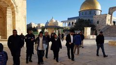 عشرات المستوطنين يقتحمون الأقصى