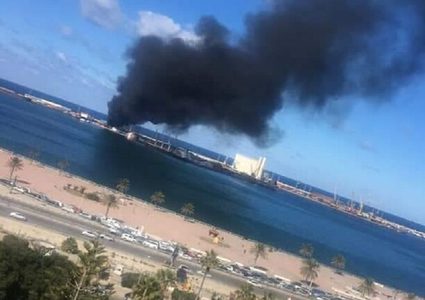 تدمير سفينة تركية محملة بالأسلحة في ميناء طرابلس
