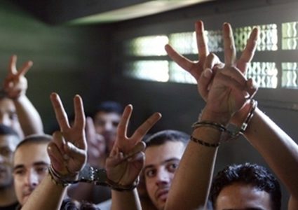 الخطيب: إدارة السجون تنوي فرض عقوبات ضد الاسرى