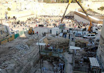 أبو دياب: الإحتلال يسعى لتفريغ القدس ويتجاهل القوانين الدولية