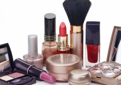 ما هي أدوات التجميل التي تنقل عدوى الأمراض الخطيرة ؟