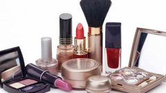 ما هي أدوات التجميل التي تنقل عدوى الأمراض الخطيرة ؟