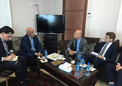 عريقات يطالب دول أوروبية بالانسحاب من العمل في المستوطنات