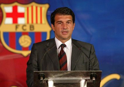 لابورتا يطالب إدارة برشلونة بالاستقالة
