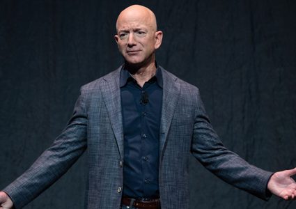 أغنى رجل في العالم يتبرع بـ10 مليارات لمكافحة التغير المناخي