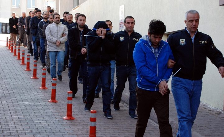 تركيا تعتقل 228 شخصا للاشتباه في صلتهم بغولن