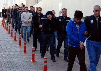 تركيا تعتقل 228 شخصا للاشتباه في صلتهم بغولن