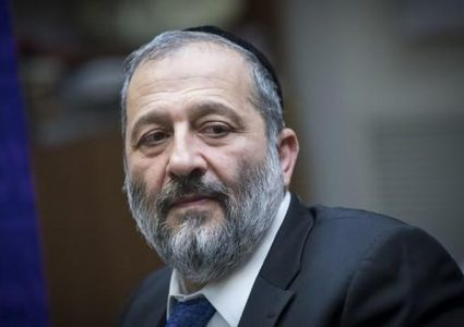 رئيس حزب شاس يعلن تمسكه بالشراكة مع الليكود