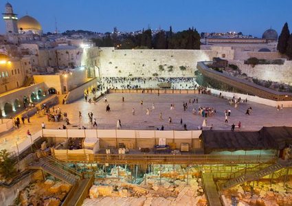 حكومة الاحتلال تقر بناء محطة قطار قرب حائط البراق في بالأقصى