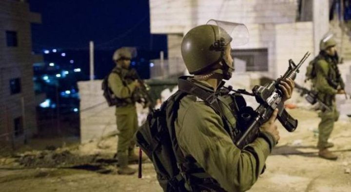 اعتقالات ومداهمات في بالضفة