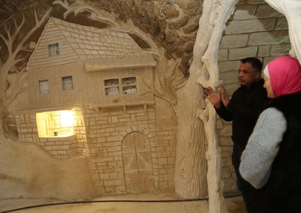 احمد عكوب...شاب من نابلس يبدع في صناعة المجسمات الفنية