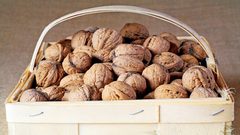 تناول الجوز بانتظام يساعد في مكافحة سرطان الثدي