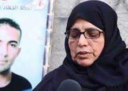 الاحتلال يمنع والدة الشهيد سامي أبو دياك من زيارة نجلها الأسير