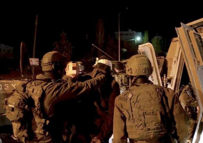 اعتقال 5 مواطنين من الضفة والقدس