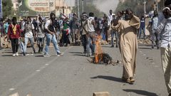 إصابات خلال مواجهات بين المحتجين وقوات الأمن في السودان