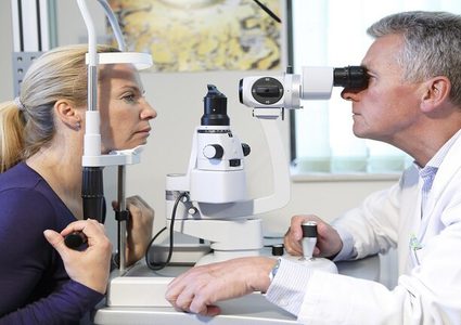 تغيرات خطيرة تحدث في العين بعد سن الأربعين