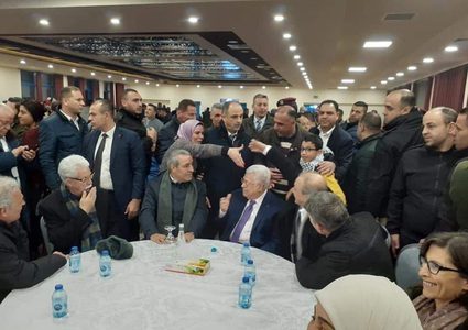 الرئيس يتفقد مركز الاقتراع لانتخابات فتح برام الله