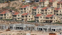 بينيت يصادق على بناء 1900 وحدة استيطانية جديدة بالضفة