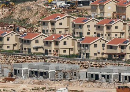 بينيت يصادق على بناء 1900 وحدة استيطانية جديدة بالضفة
