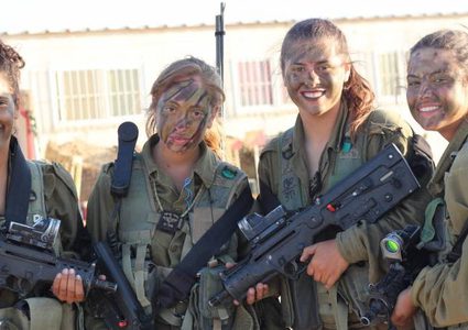 قوات الاحتلال تنشر طواقم دبابات نسائية على الحدود مع مصر والأردن