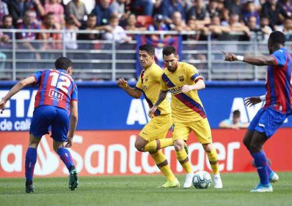 ميسي يسجل رباعية في فوز برشلونة الساحق على إيبار