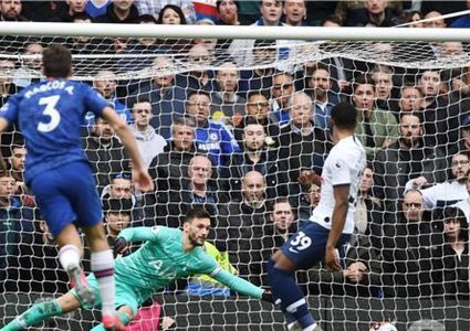 تشيلسي يفوز بثنائية على توتنهام في الدوري الانجليزي