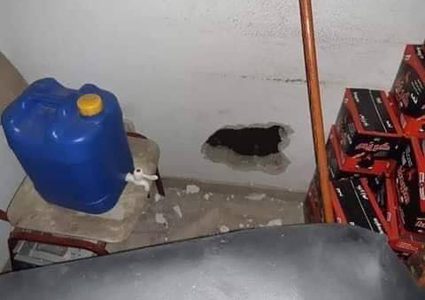 سرقة محل لبيع السجائر في غزة بطريقة مبتكرة