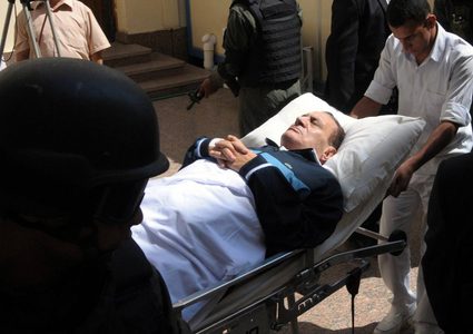 الرئيس المصري الأسبق حسني مبارك في العناية المركزة مجددا