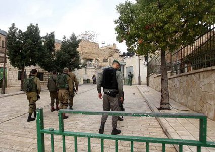 الاحتلال يشدد من إجراءاته العسكرية في محيط الحرم الإبراهيمي
