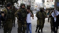 الاحتلال يعتقل فتيين من قلقيلية