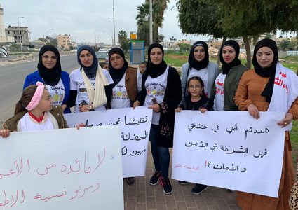 وقفة احتجاجية عقب اقتحام شرطة الاحتلال روضة اطفال بقلنسوة