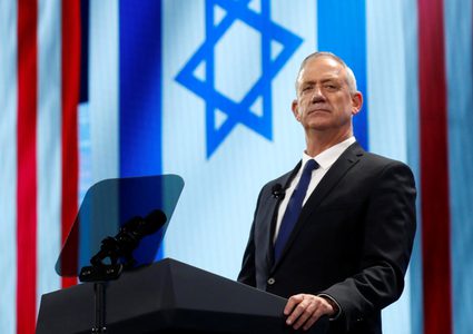 غانتس: "كيف لرجل متهم بالفساد أن يشكل حكومة نزيهة"