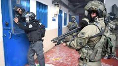 نادي الأسير: قوات القمع تقتحم قسم (3) في سجن "ريمون"