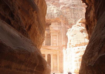 البتراء كنز الأردن الجميل