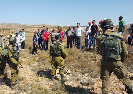 الاحتلال يشرع بعمليات تجريف جنوب نابلس لشق طريق استيطاني