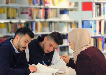 دراسة: الإلتحاق بالجامعة يضيف أكثر من عام إلى متوسط العمر المتوقع