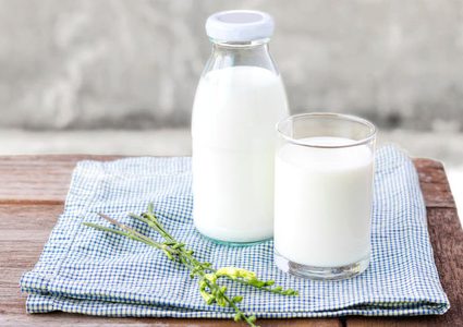 قائمة بالأطعمة التي يمنع تناولها مع الحليب