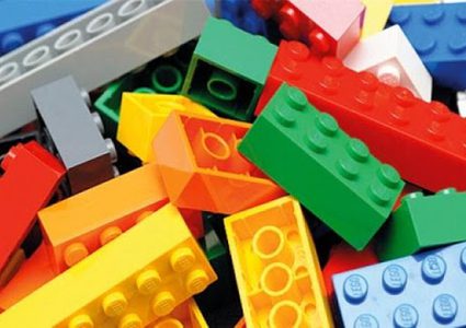 وفاة مبتكر لعبة الليغو الشهيرة عن عمر يناهز 78 عاما