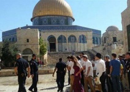 مستوطنون يقتحمون المسجد الأقصى