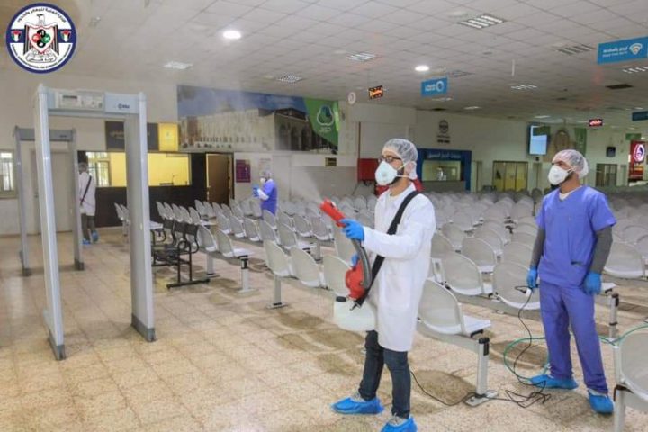 تعقيم مرافق معبر الكرامة للوقاية من فيروس كوفيد 19