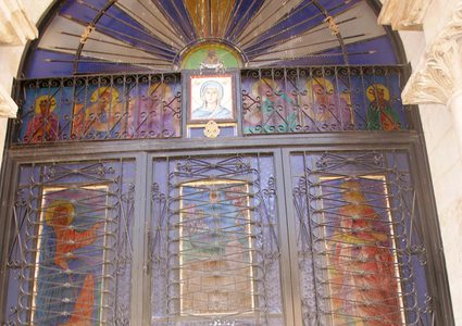 لقطات من كنيسة بئر يعقوب بنابلس.