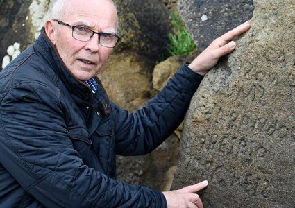 فرنسا.. حل لغز غموض كتابات على صخرة عمرها 250 عاما