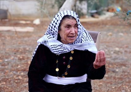 الحاجة ام محمد تتحدث عن الأعراس قديماً