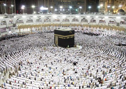 السعودية تعلق الدخول للعمرة والسياحة مؤقتاً بسبب كورونا