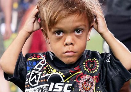 "كويدن" يرفض زيارة ديزني لاند ويتبرع بأموال دعمه للجمعيات الخيرية