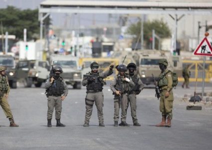 قوات الاحتلال تعيق حركة المواطنين شمال غرب نابلس