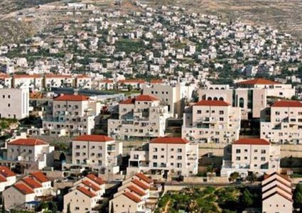 بينت يصادق على بناء 1800وحدة استيطانية جديدة بالضفة الغربية